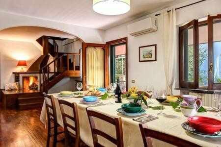 Gocce Villas - Villa De Flores Country Style Villa With Pool Маса Лубрензе Екстериор снимка