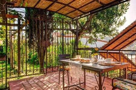 Gocce Villas - Villa De Flores Country Style Villa With Pool Маса Лубрензе Екстериор снимка