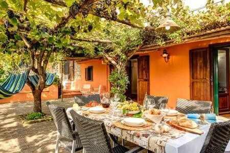 Gocce Villas - Villa De Flores Country Style Villa With Pool Маса Лубрензе Екстериор снимка