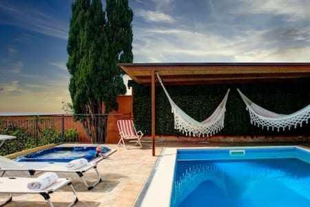 Gocce Villas - Villa De Flores Country Style Villa With Pool Маса Лубрензе Екстериор снимка